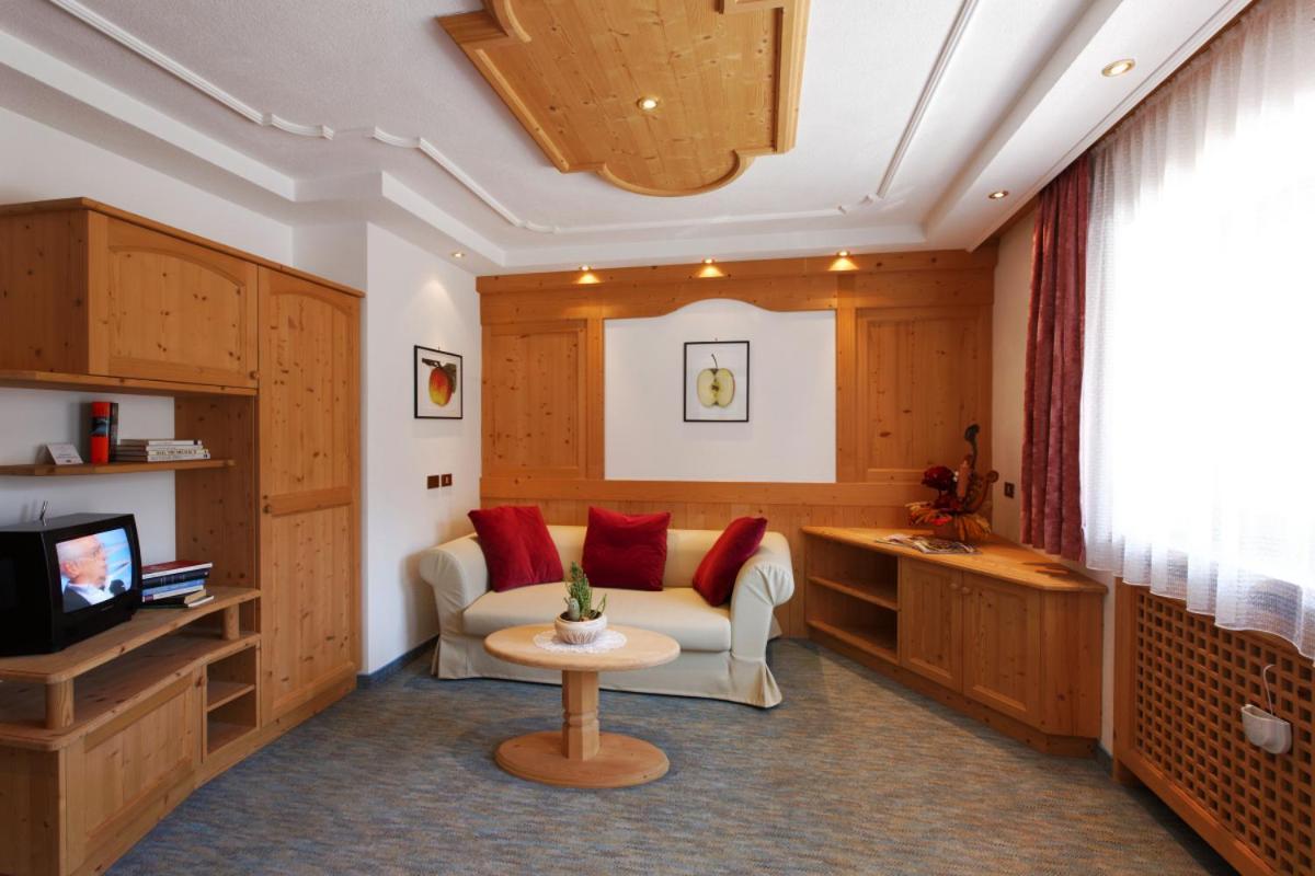 Ciasa Roby Hotel San Cassiano  Luaran gambar